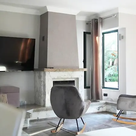 The Beachfront * Golem (Tirana)