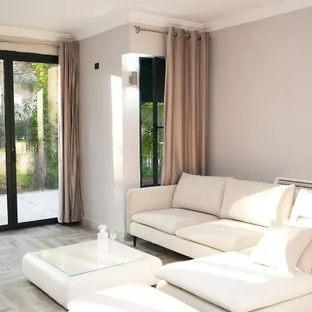The Beachfront Daire